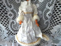 3417 BARBIE 1971 - 72 BRIDAL BROCADE WHITE GOWN, FUR TRIM SOLO